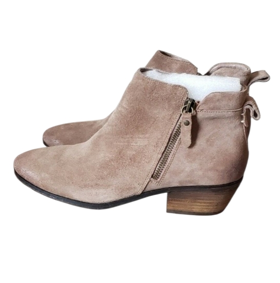 NEW Vince Camuto Tricera Suede Ankle Boot Size 8.5 - Picture 1 of 10